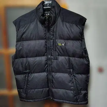 MOUNTAIN HARD WEAR 블랙 다운 베스트