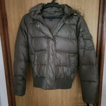 GAP 올리브 그린 퍼 후드 다운 자켓