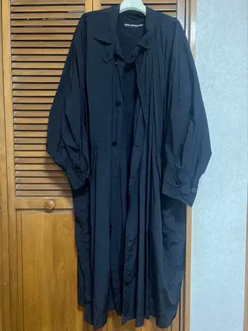 ISSEY MIYAKE MEN 이카 코트 블랙