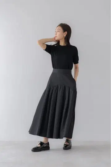 regleam 턱 플레어 스커트 블랙