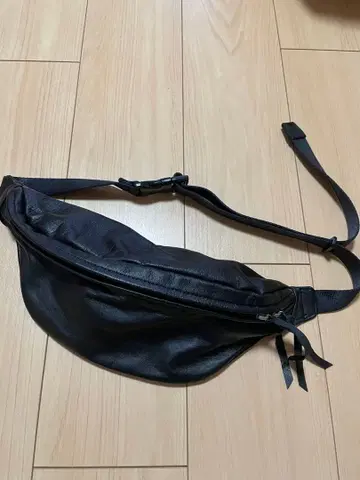 새상품급 Hender Scheme 핸더 스킴 가죽 힙색