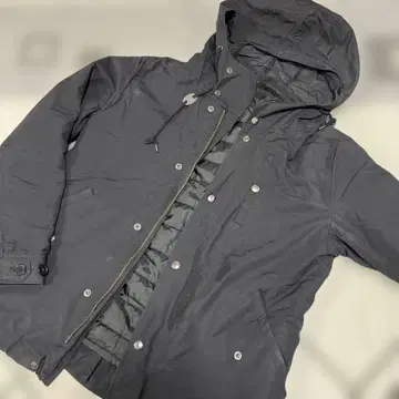 블랙 후드 부착 패딩 자켓 어반 리서치