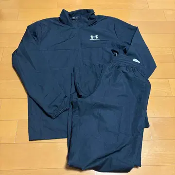 언더아머 윈드브레이커 상하의