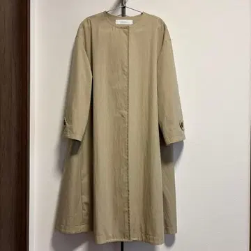 베이지 노카라 코트