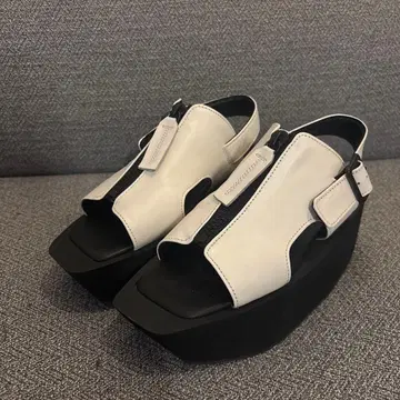 ph7+ 피아카세테 지퍼 달린 화이트/블랙 샌들