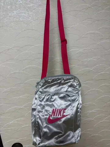 Nike 숄더백 실버/핑크