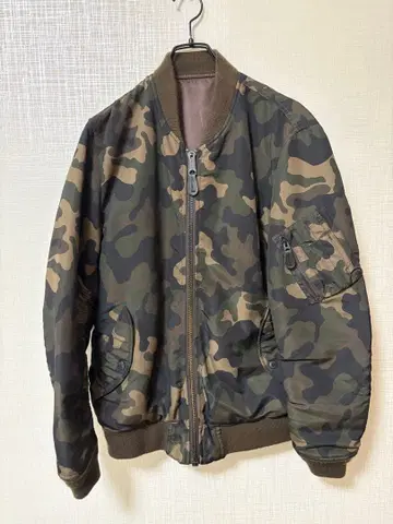 AVIREX MA-1 라이트 존 카키 카모 패턴