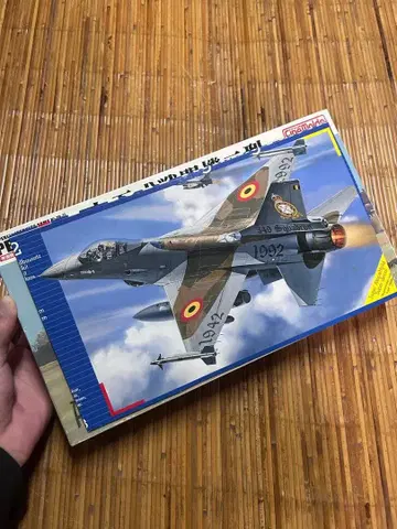 레벨제 1/72 F-16A 파이팅 팔콘