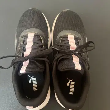 PUMA 블랙/핑크 스니커즈