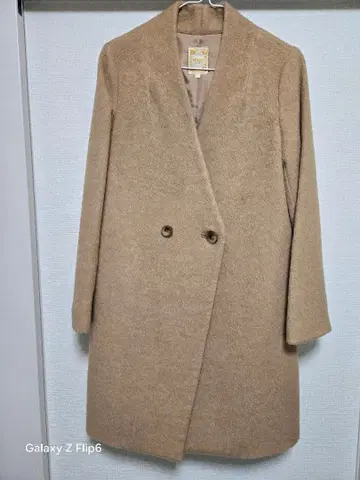 베이지 더블 브레스트 체스터 코트