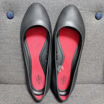 crocs ICONICCOMFORT 리나 플랫 펌프스