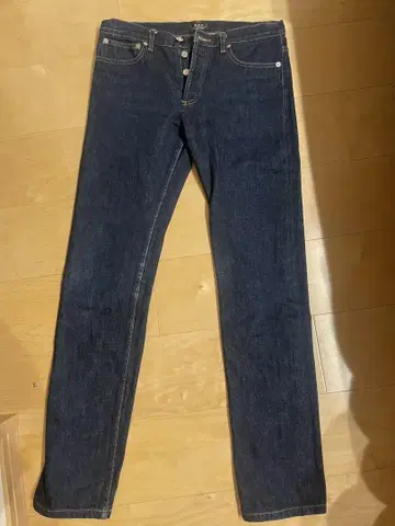 A.P.C. PETIT STANDARD 스트레이트 데님 29인치