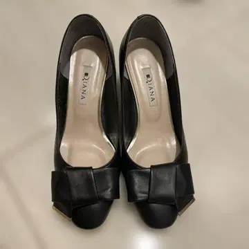 DIANA 블랙 리본 펌프스 중간 힐