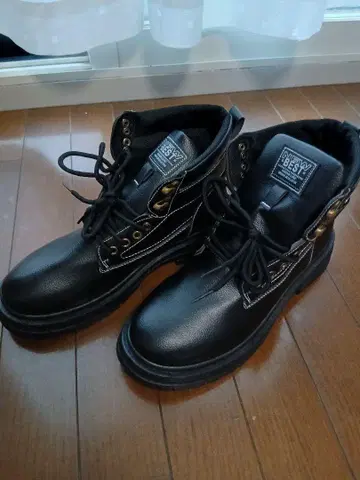 블랙 부츠