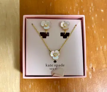 새상품급 kate spade 꽃 모티브 목걸이&귀찌 세트 박스 포함