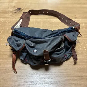 타프 진 스미스 웨스트 파우치