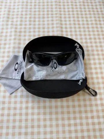 SATISFY Oakley Straight Jacket