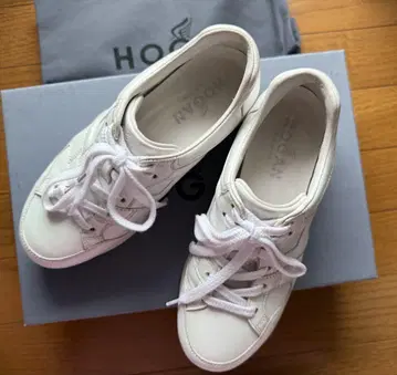 HOGAN 화이트 가죽 스니커즈
