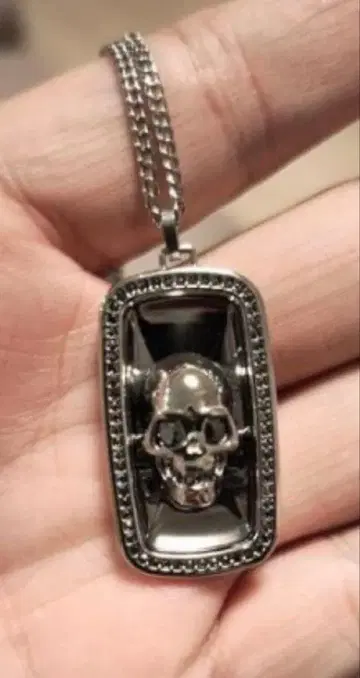 Swarovski 스컬 펜던트 목걸이