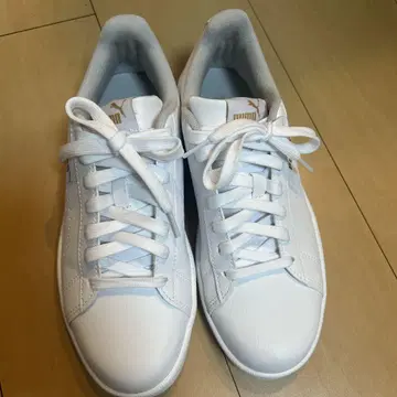 PUMA 화이트 스니커즈