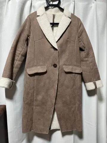 larmoire de luxe 페이크 무스탕 코트