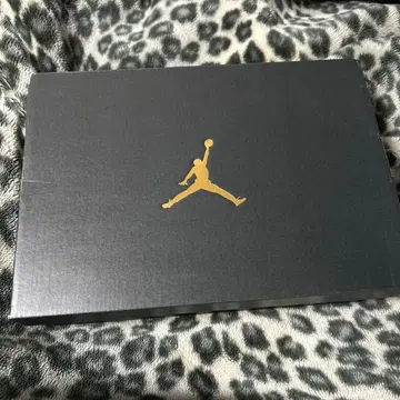 Jordan 블랙/빨간색 하이컷 스니커즈