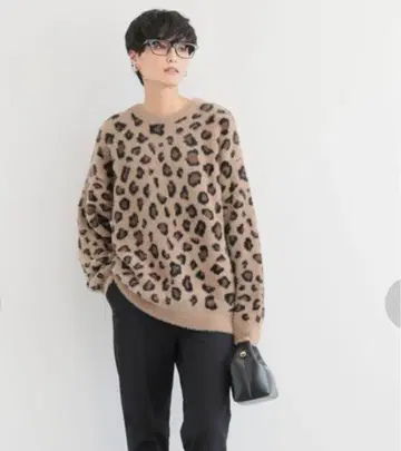 밴야드 스톰 레오파드 무늬 페더 얀 니트