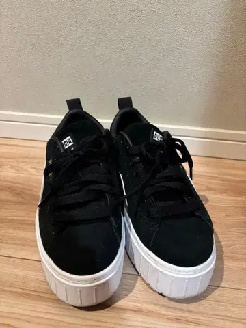 PUMA 블랙 플랫폼 스니커즈
