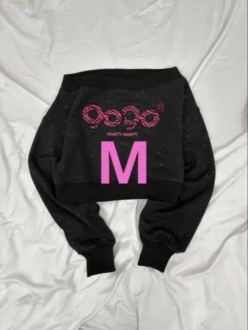 9090 OG 로고 글리터 오프숄더 스웨트