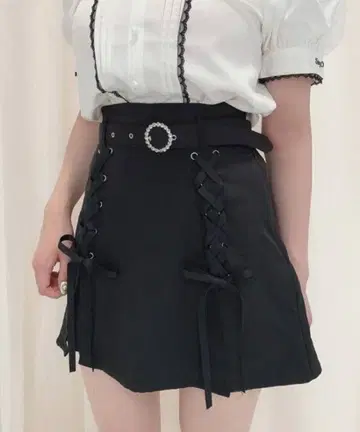 Honeycinnamon 비쥬 버클 슬릿 치마바지