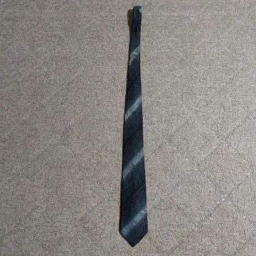 Regulan 블랙 스트라이프 넥타이