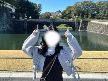 에블린 블루 그레이 케이블 짜임 니트 가디건 숏 기장