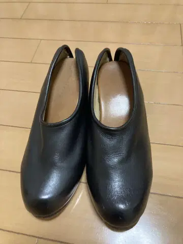 hcubuch 블랙 가죽 오픈토 플랫슈즈