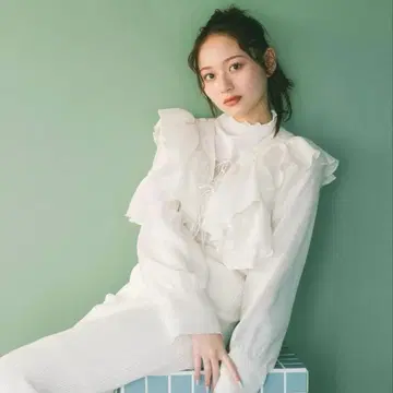 새상품 코코딜 오간자 볼레로 시어 터틀 풀오버