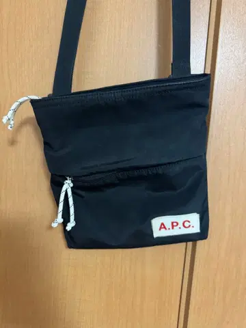 A.P.C. 블랙 숄더백