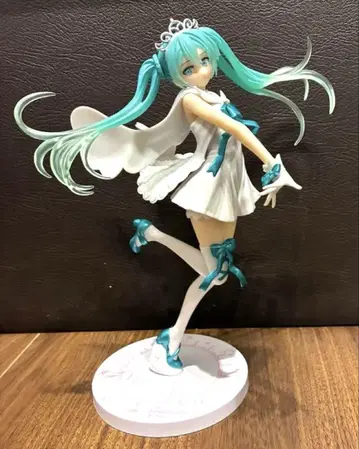 하츠네 미쿠 피규어 화이트 드레스