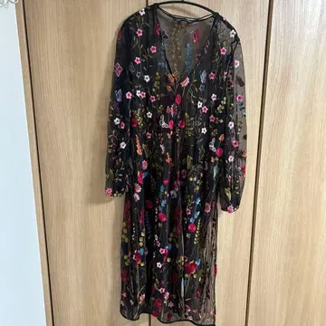 ZARAWOMAN 시어 원피스 자수 꽃무늬 시스루 V넥 슬릿