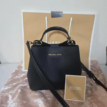 새상품 MICHAEL KORS 블랙 숄더백 버킷 크로스바디
