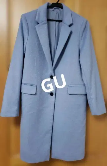 GU 라이트 블루 체스터 코트