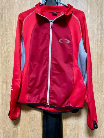 Oakley 레드 자켓 M