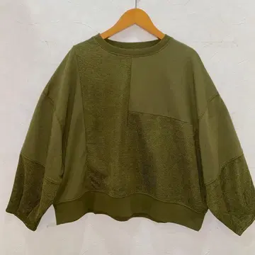 루필리안 카키 컷 절개 패치워크 둥근넥 풀오버 새상품