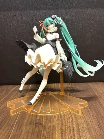 하츠네 미쿠 피규어 화이트/그린