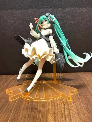 하츠네 미쿠 피규어 화이트/그린