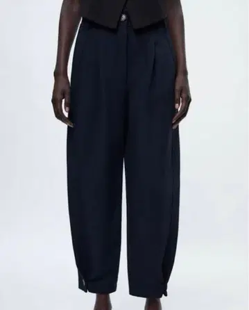 ZARA 플리츠 테이퍼드 팬츠