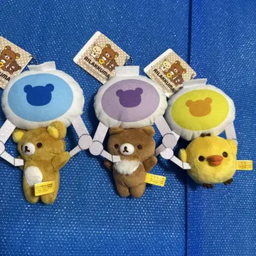 리락쿠마 크레인에 매달린 부들부들 봉제 인형