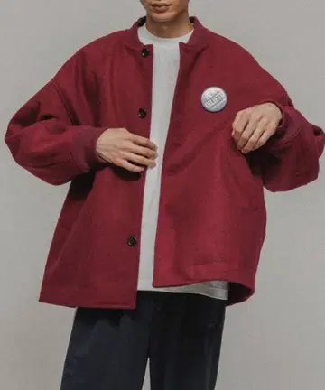 와인 레드 버튼 달린 자켓