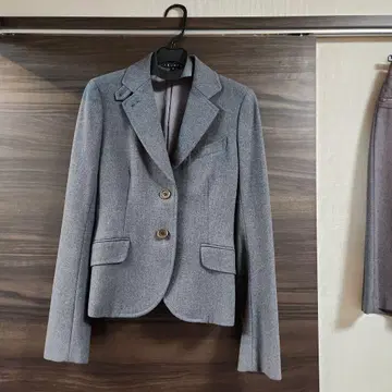 띠어리 그레이 비즈니스 정장 자켓과 스커트 세트