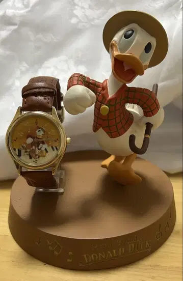해피 벌스데이 도널드 덕 피규어 & 손목시계