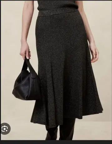 새상품급 BANANA REPUBLIC 플레어 스커트 블랙 라메