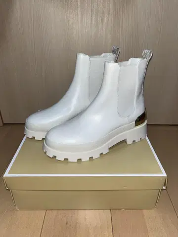 MICHAEL KORS 화이트 첼시 부츠